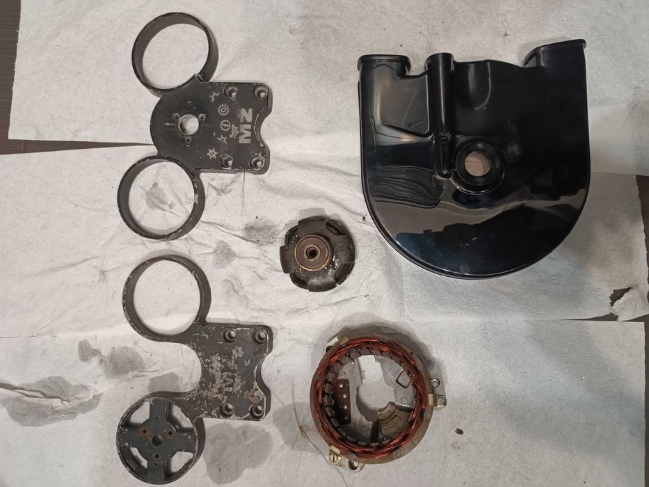 MZ Etz 250 251 licznik obrotomierz półka pokrywa akumulatora zapłon