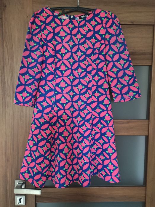 Sukienka w różowo - granatowe wzory BlinQ