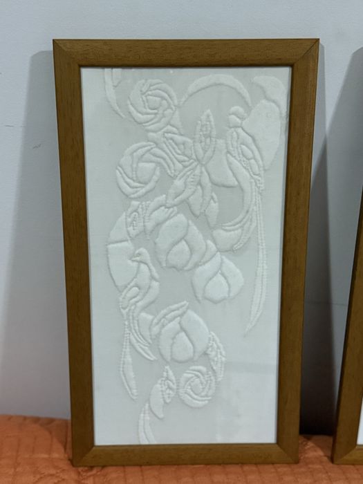 2 quadros com bordados