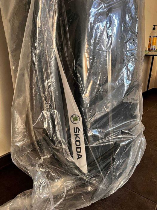 Bagażnik box dachowy Skoda 380 l – czarny