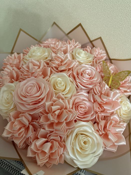 Букети з атласних квітів