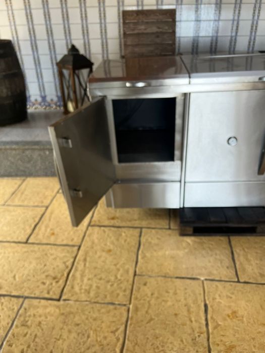 Fogão a gás e lenha como novo.