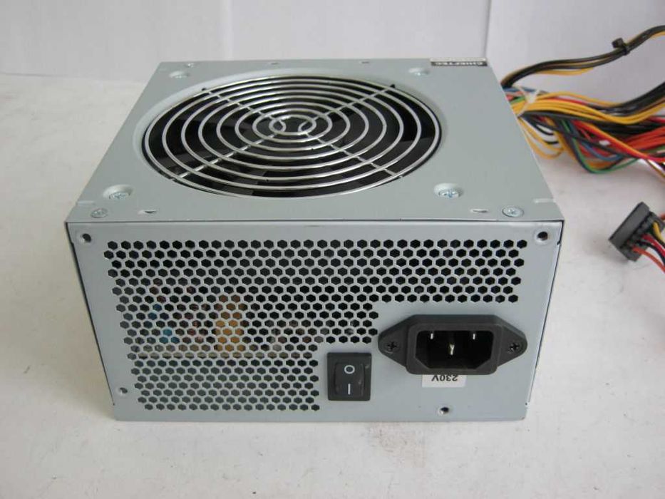 Блок живлення Chieftec iArena GPA-400S8 80+ APFC 8 pin video