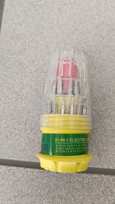 Niezbędnik z końcówkami że srobokretem