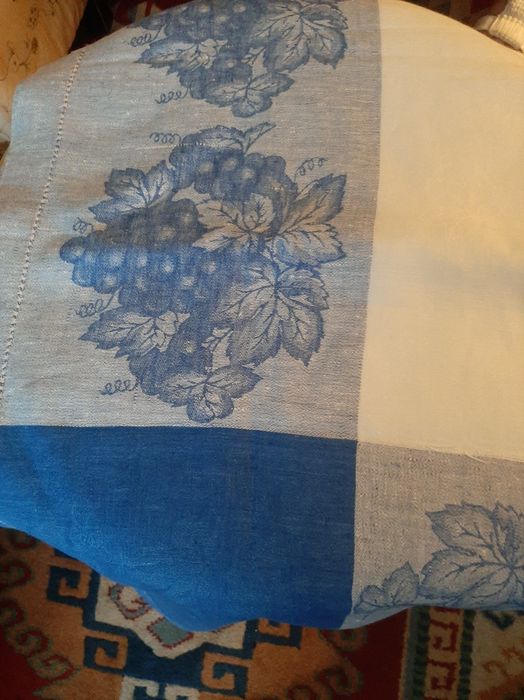 Toalha de mesa em Linho com cachos de Uva