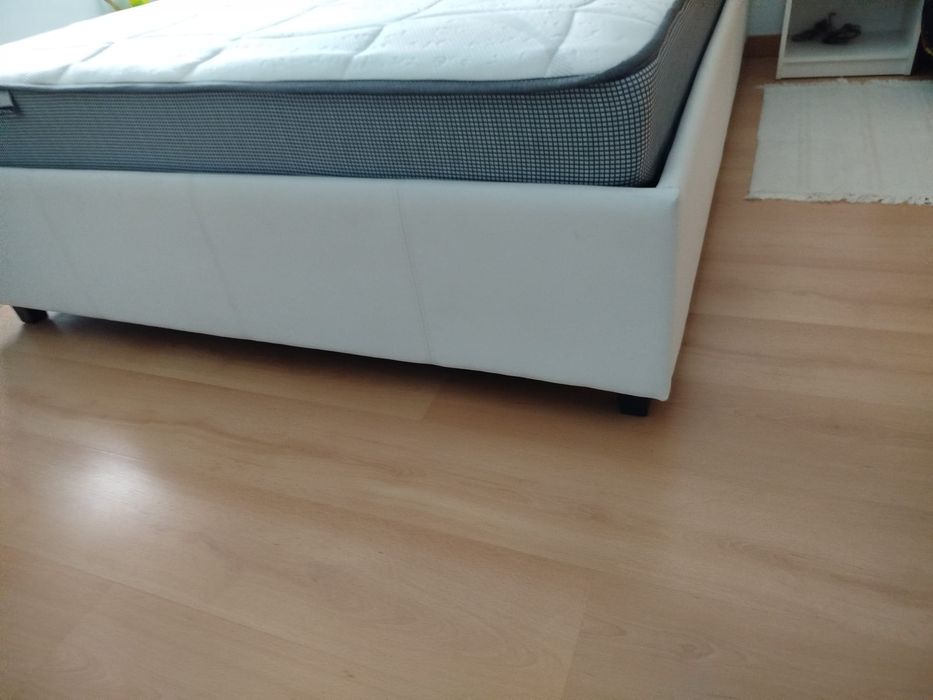 Cama branca sommie+estrado