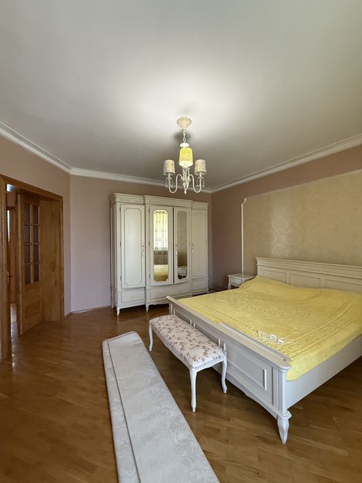 Продається просторий будинок