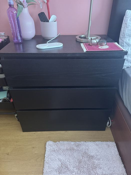 Comoda Ikea e Mesa cabeceira ambas IKEA, como novas, em cor oreto castanho