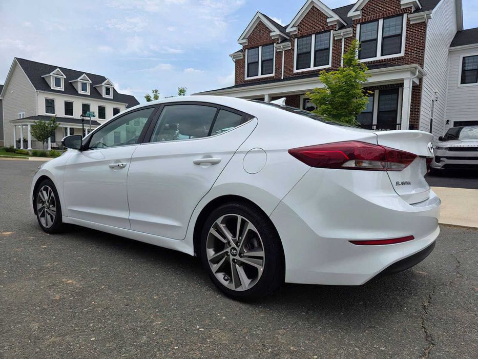 Hyundai Elantra Limited      2018
