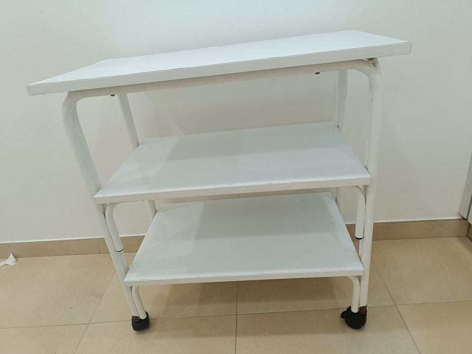 Carrinho de apoio com rodas