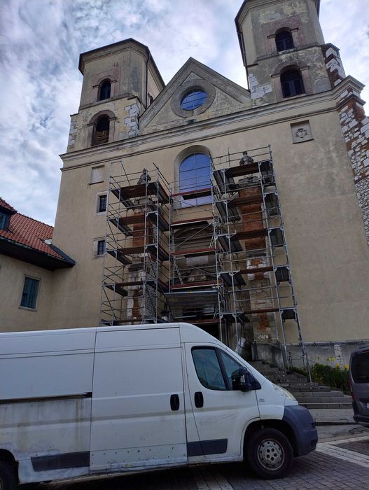 Wynajem Rusztowań Elewacyjnych