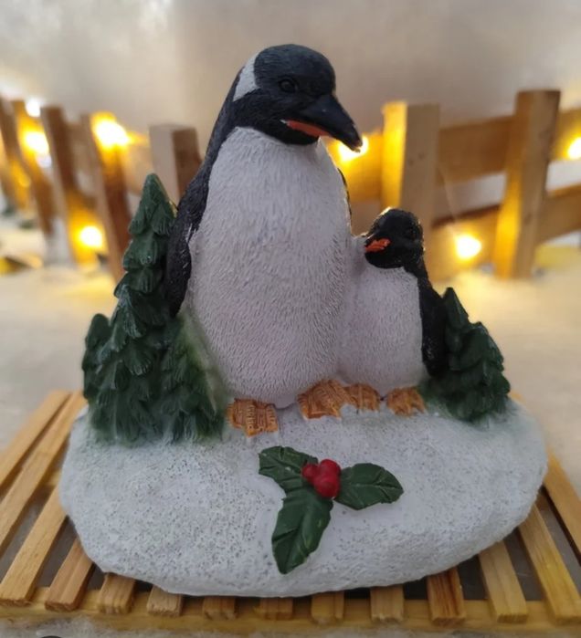 Вокзал новорічна інсталяція декор місток ворота пінгвіни