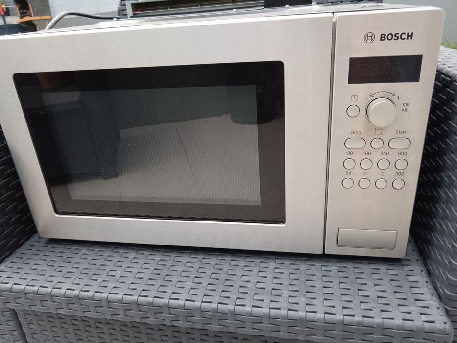 Micro-ondas BOSCH Inox com Grill – 900W | 25L