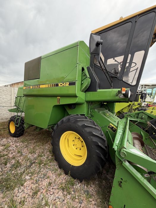 Комбайн John Deere 1042