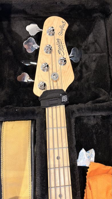 Baixo sterling by musicman