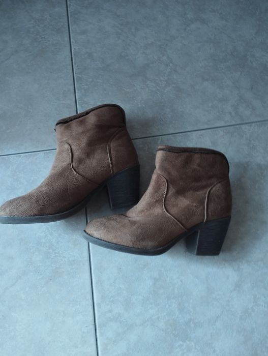 Botas, castanhas, tamanho 36