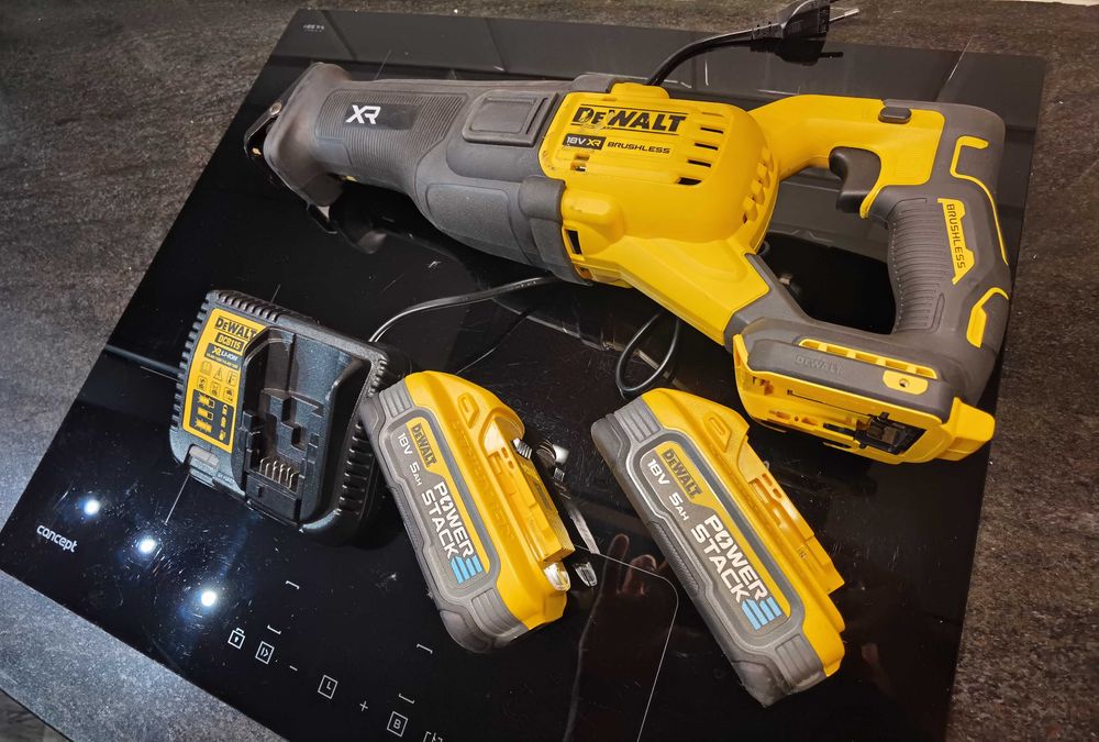 Piła szablasta dewalt dcs386 H2T + 2x 5ah DCBP518 powerstack