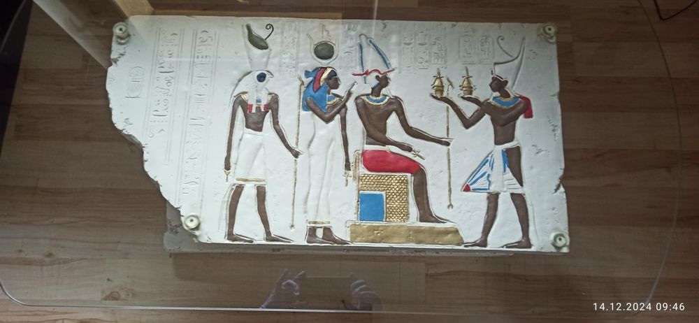 Ława o motywie egipskim z że szklanym blatem