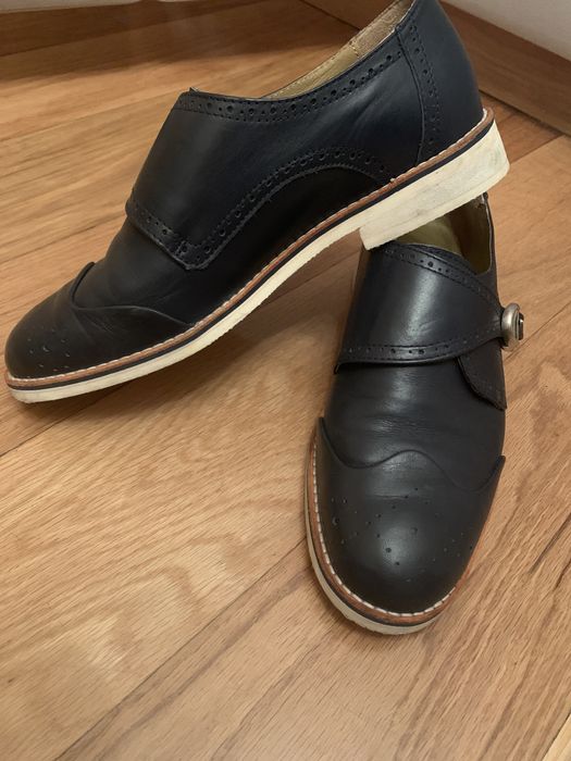 Sapatos azuis em pele tamanho 37