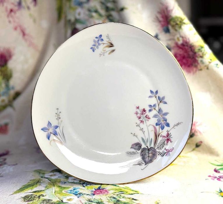 talerzyk z niebieskim kwiatowym motywem  Johann Seltmann