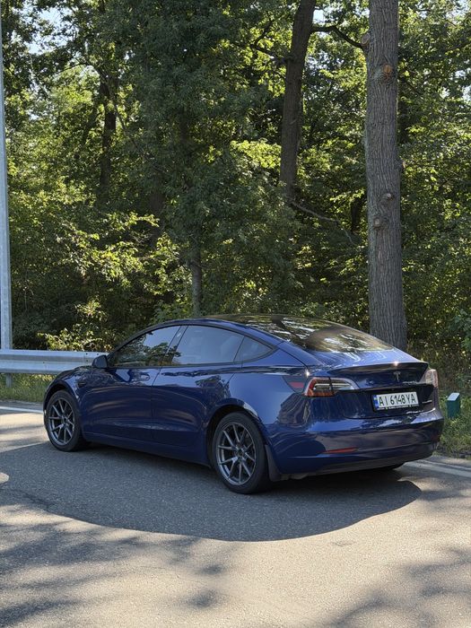 Автомобіль Tesla Model 3 2022