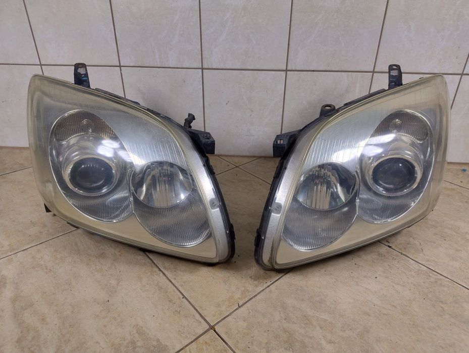 Toyota Avensis t25 03-06 Xenon lampa reflektor prawy lewy komplet wersja europejska Europa Xenon