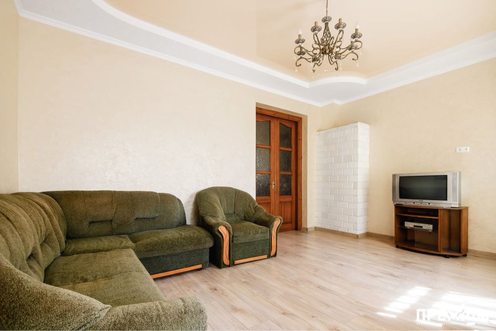 ПРОДАЖ Половина будинку 6 кімнат центр міста