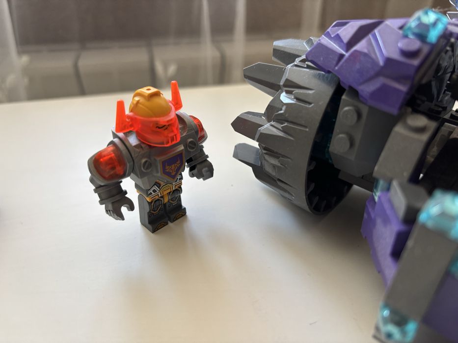 Lego Nexo Knights 70350 і 70312