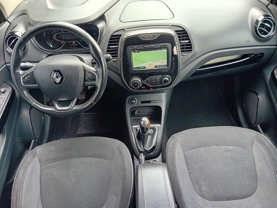 Renault Captur 0.9 tce Exclusive - Nacional  ( pequeno sinistro  )