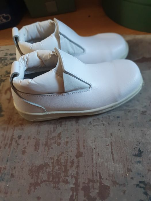 Nowe damskie buty robocze r.35