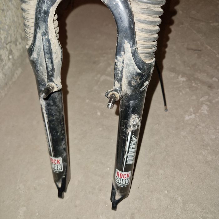 Rama rowerowa GT z amortyzatorem i kierownicą