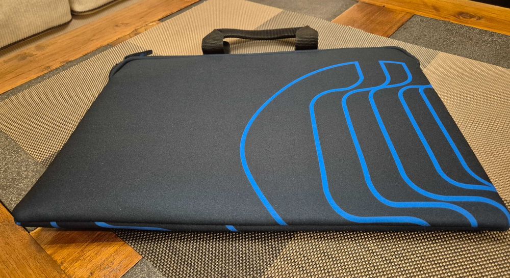 Sprzedam nową, miękką torbę na laptopa 15"