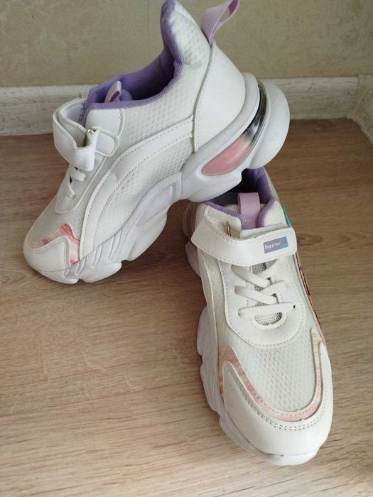 Кросівки легенькі