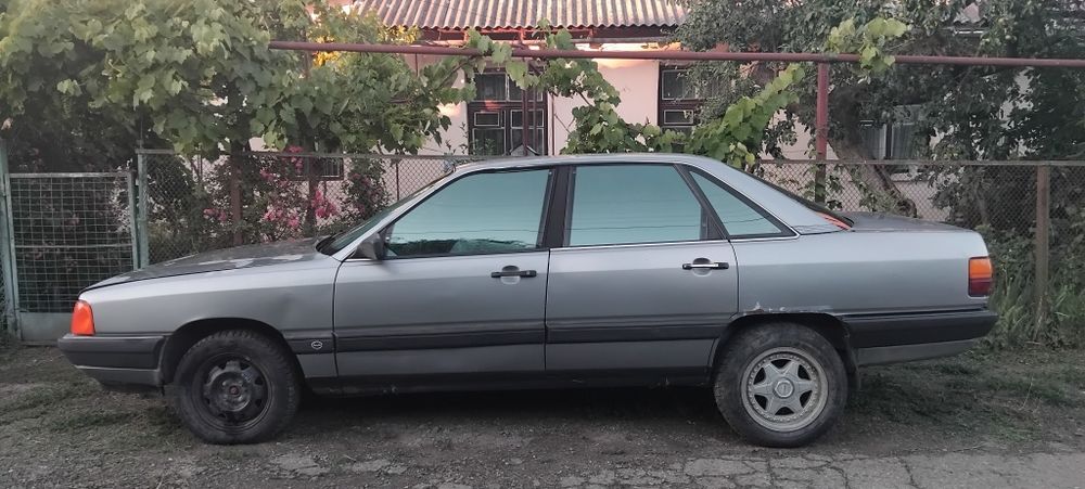 Audi 100 на ходу