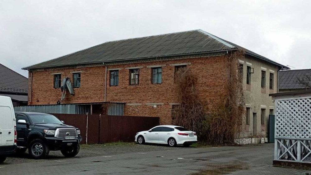Нежитлова будівля 451,4 м2, 0,04 га, Радомишль, вул Міськради 12