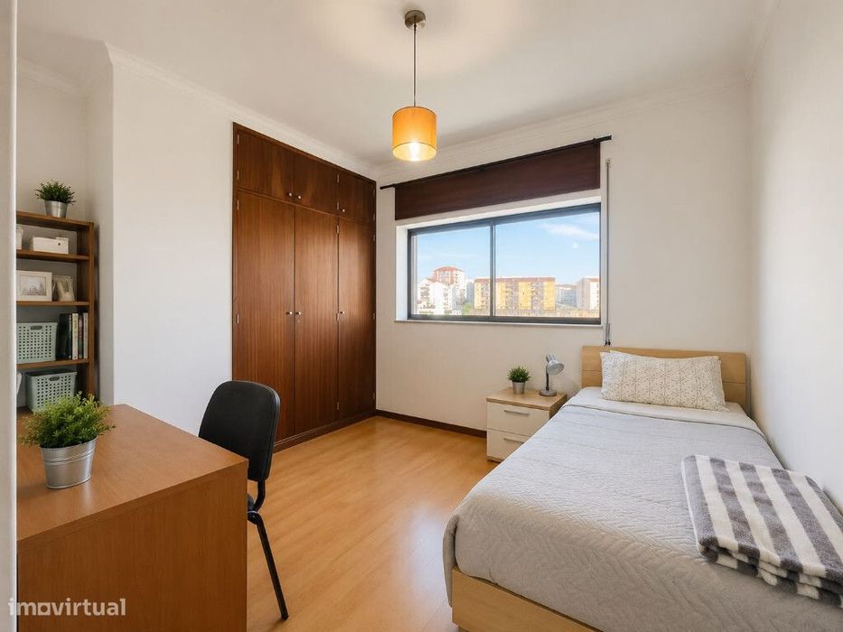 Apartamento T2 com lugar de garagem em zona da Solum