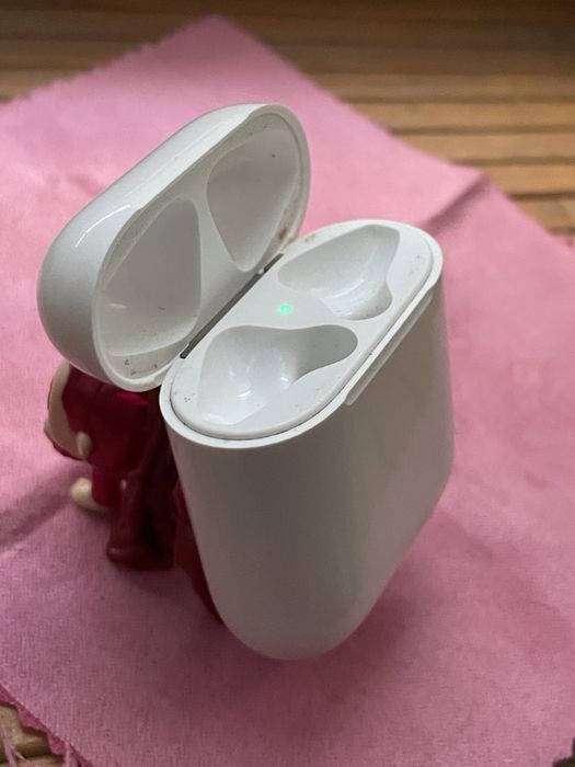 Зарядний кейс від навушників AirPods оригінал