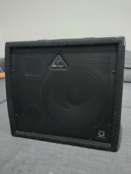 Amplificador de instrumentos Behringer Ultratone kxd12. 600w bi-a