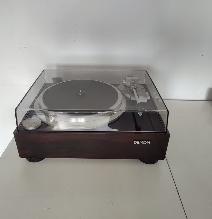 Denon DP-59M , gramofon wysokiej klasy . Najwyższy model