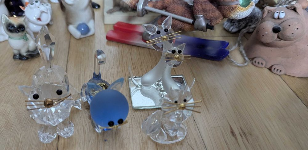 Figurki  kotów (porcelana, drewno, metal, plusz, kryształ)