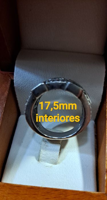 Aneis vintage em prata contrastada.
