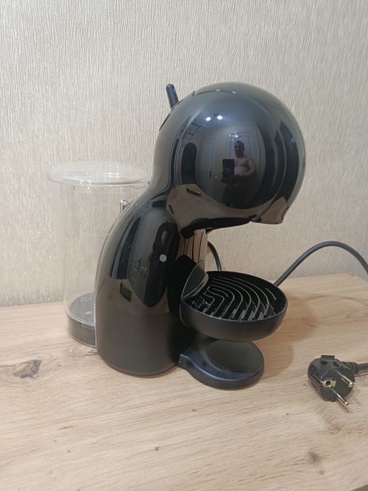Кавоварка капсул ьна Dolce Gusto  (Nesskafe )
 Gusto  (Nesskafe )