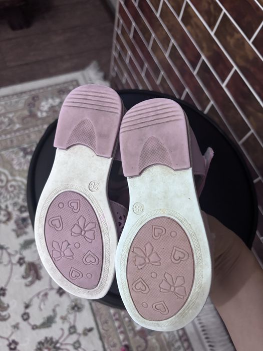 Босоніжки рожеві 28р