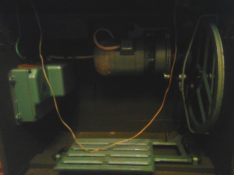 продам раритетную   (ещё в масле ), швейную машинку 322 М.Для оборонпр