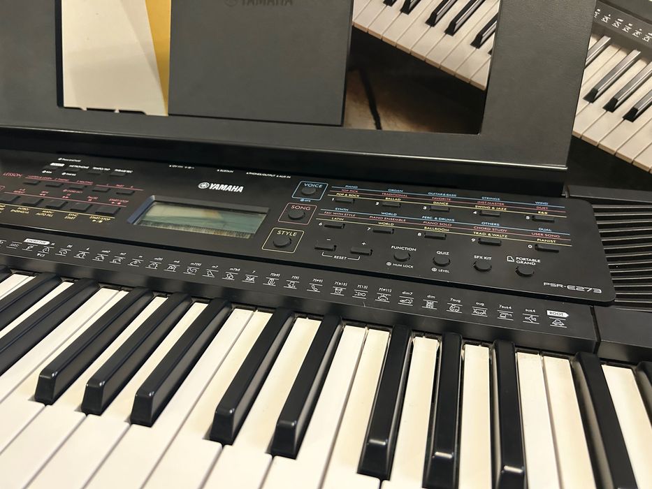 Синтезатор Yamaha PSR E273