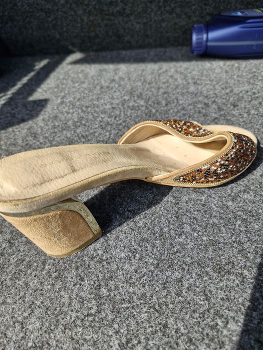 Босоніжки елегантні