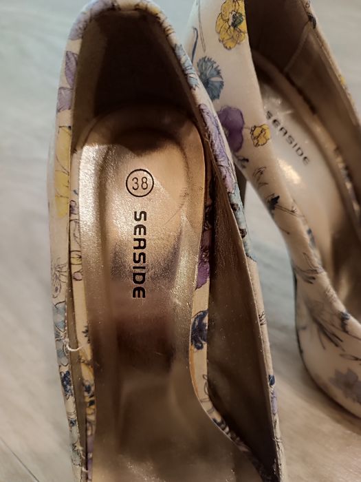 Sandália/sapato motivos florais com alto agulha - 38