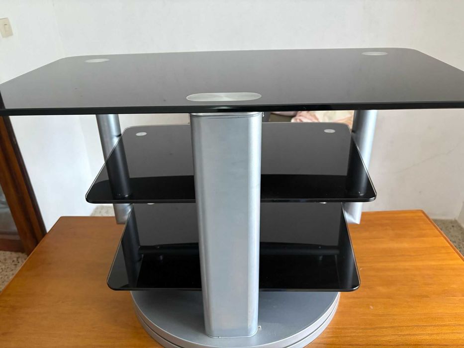 Mesa para televisão.64284157846401121