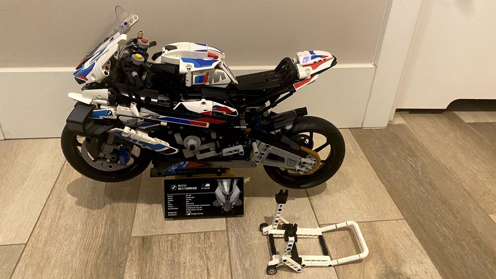 Oryginalne LEGO Technic - BMW M 1000 RR