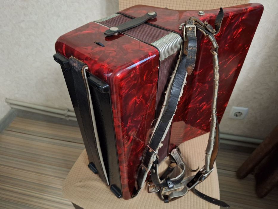 Продам аккордеон Weltmeister Stella